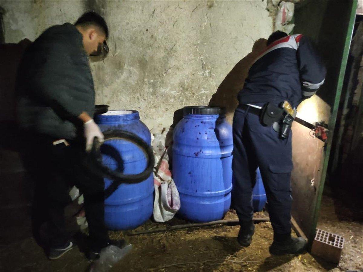 İzmir'de 1035 litre sahte içki ele geçirildi