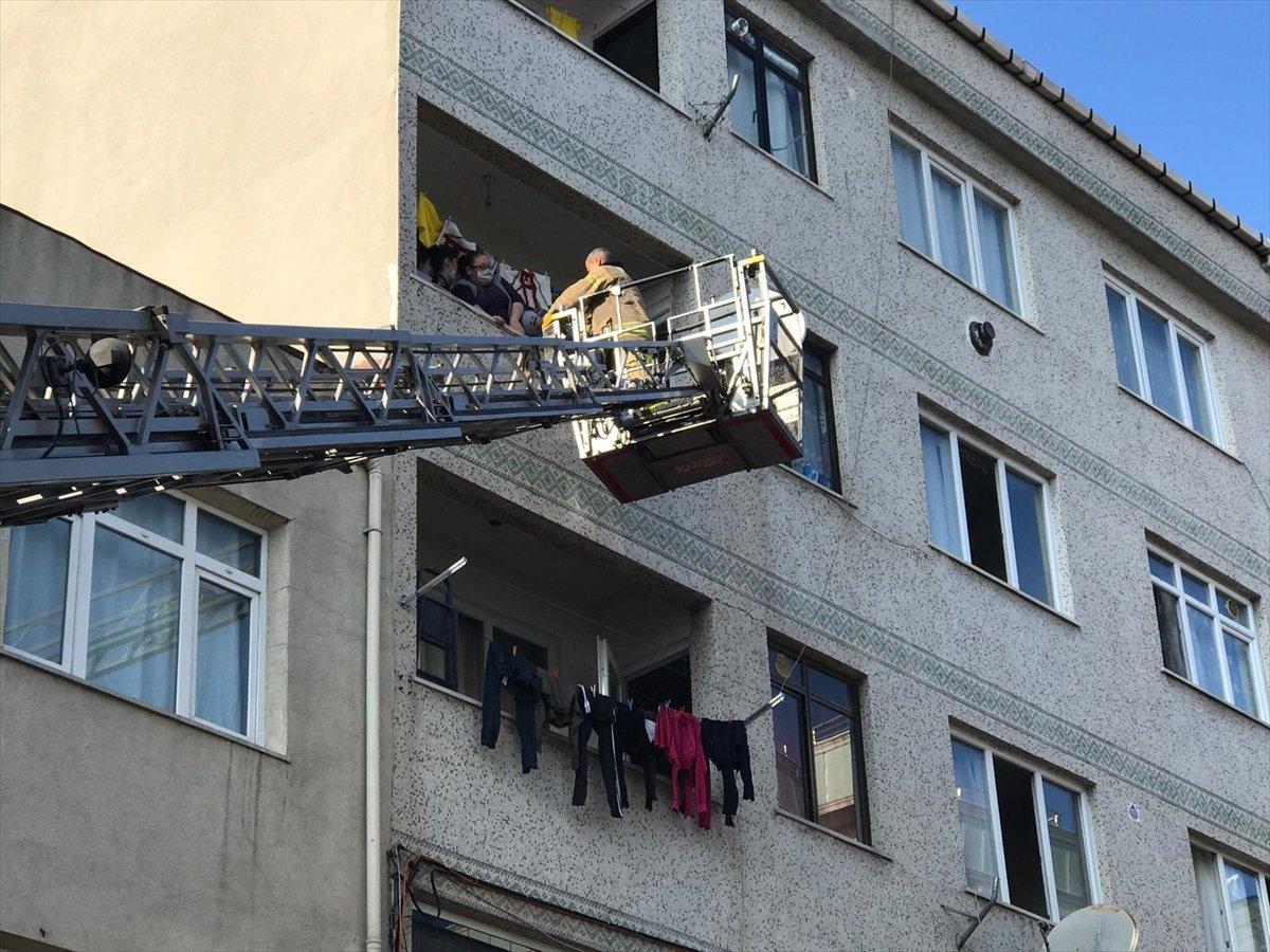 Bayrampaşa'da bir binada yangın çıktı