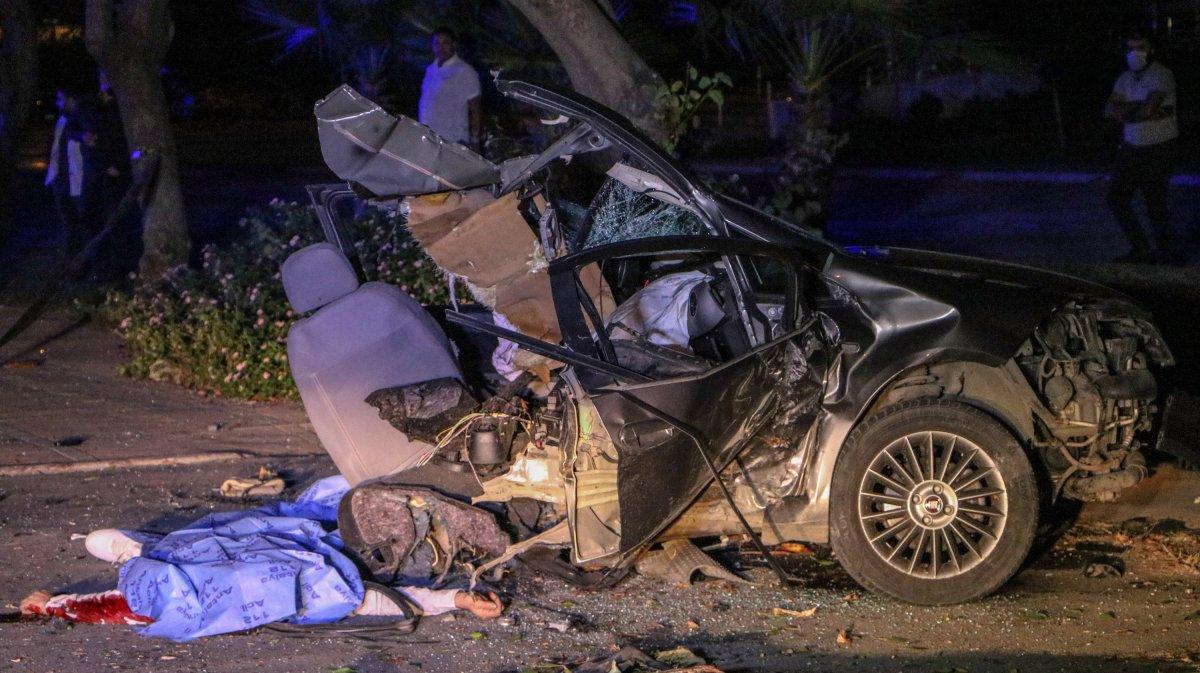 Antalya’da makas atan otomobil ikiye bölündü: 1 ölü, 1 yaralı