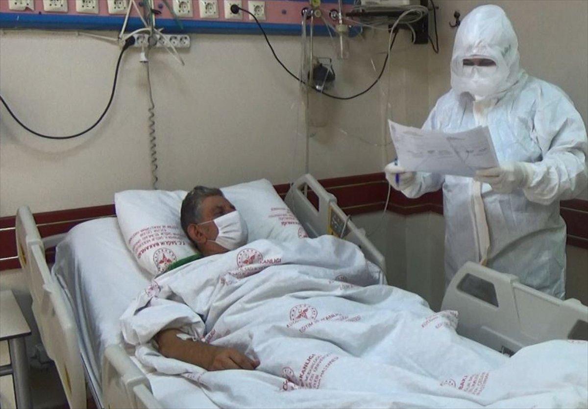 Kütahya'da 71 yaşında koronavirüsü ve beyin felcini yendi