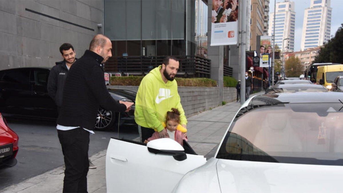 Berkay, 2 milyon TL'lik otomobil aldı