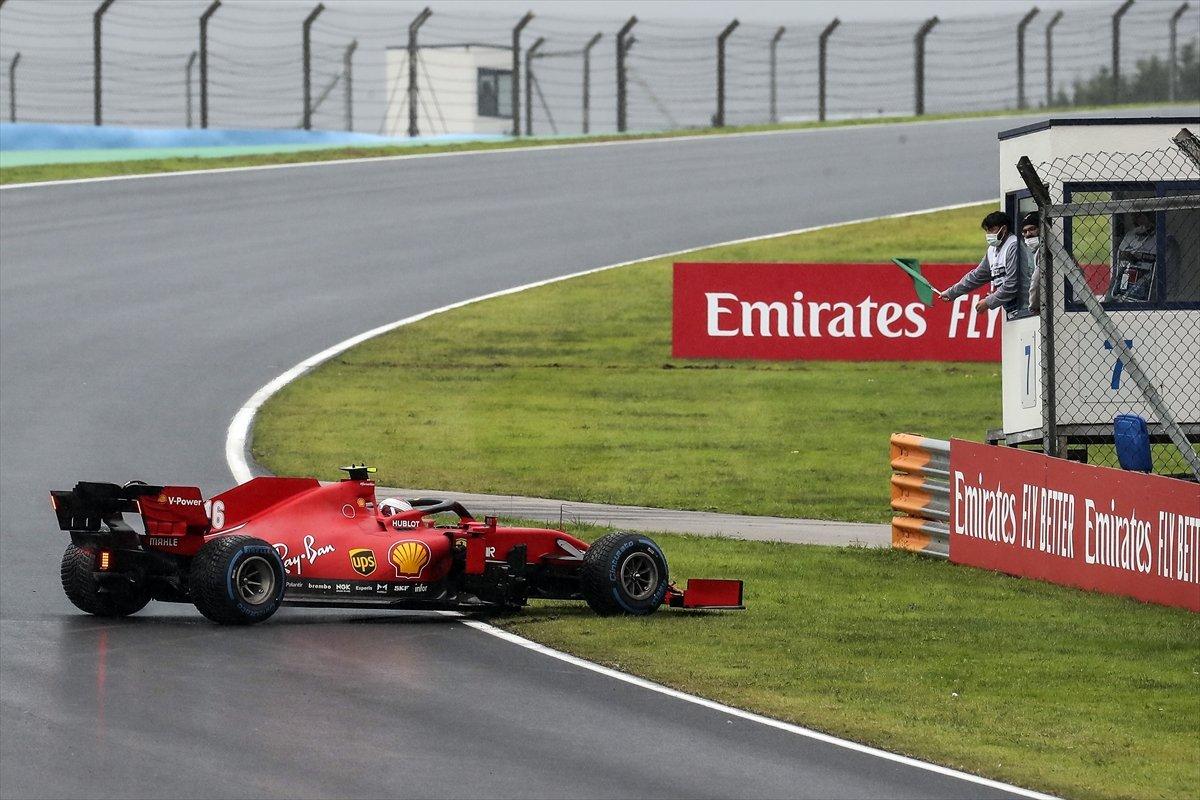 Formula 1 pilotları yağışlı havada zorlandı