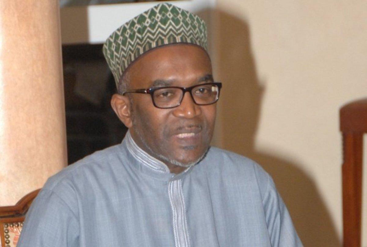 Eski Senegalli Bakan Wone, kendisine verilen Legion d'Honneur nişanını iade etti