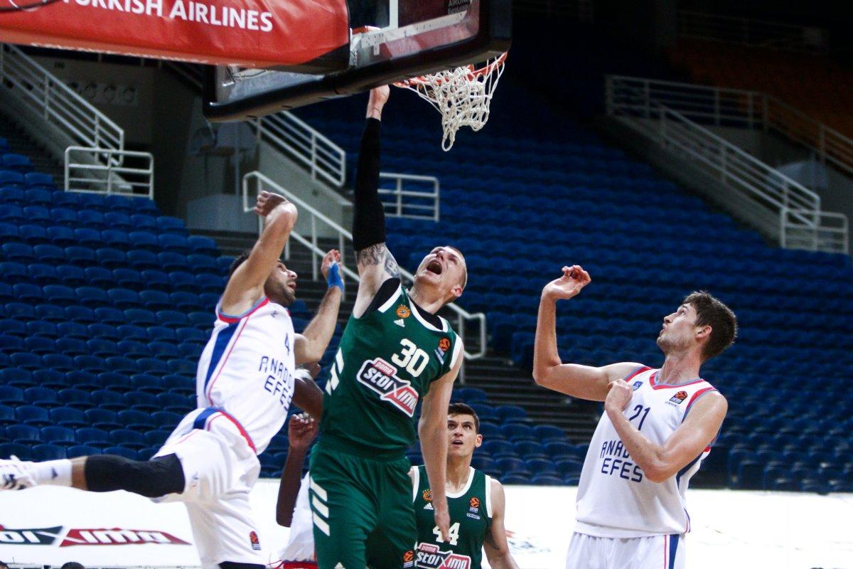 THY Euroleague'de Anadolu Efes, Panathinaikos'u 80-77 mağlup etti