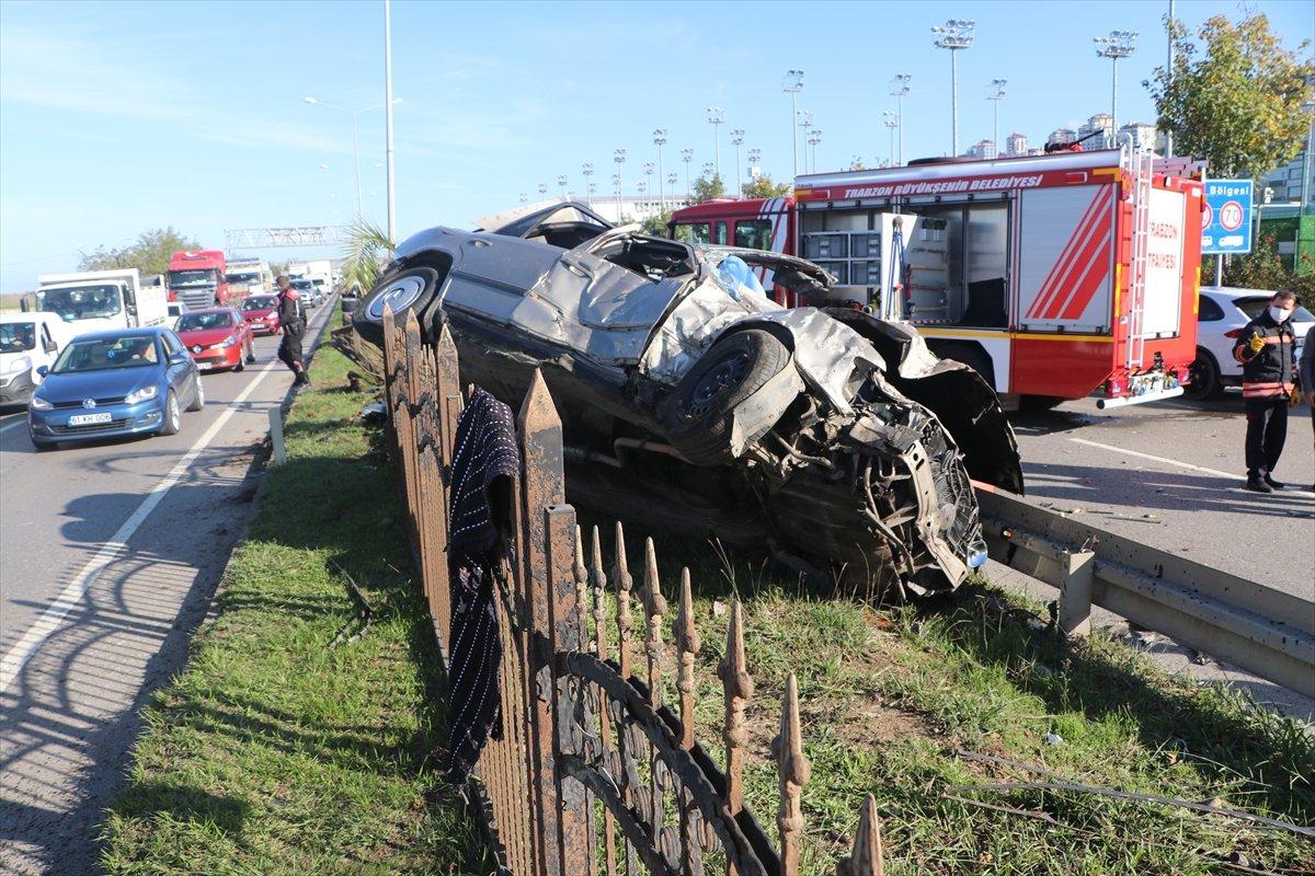Trabzon'da otomobil bariyerlere çarptı: 1 ölü, 4 yaralı