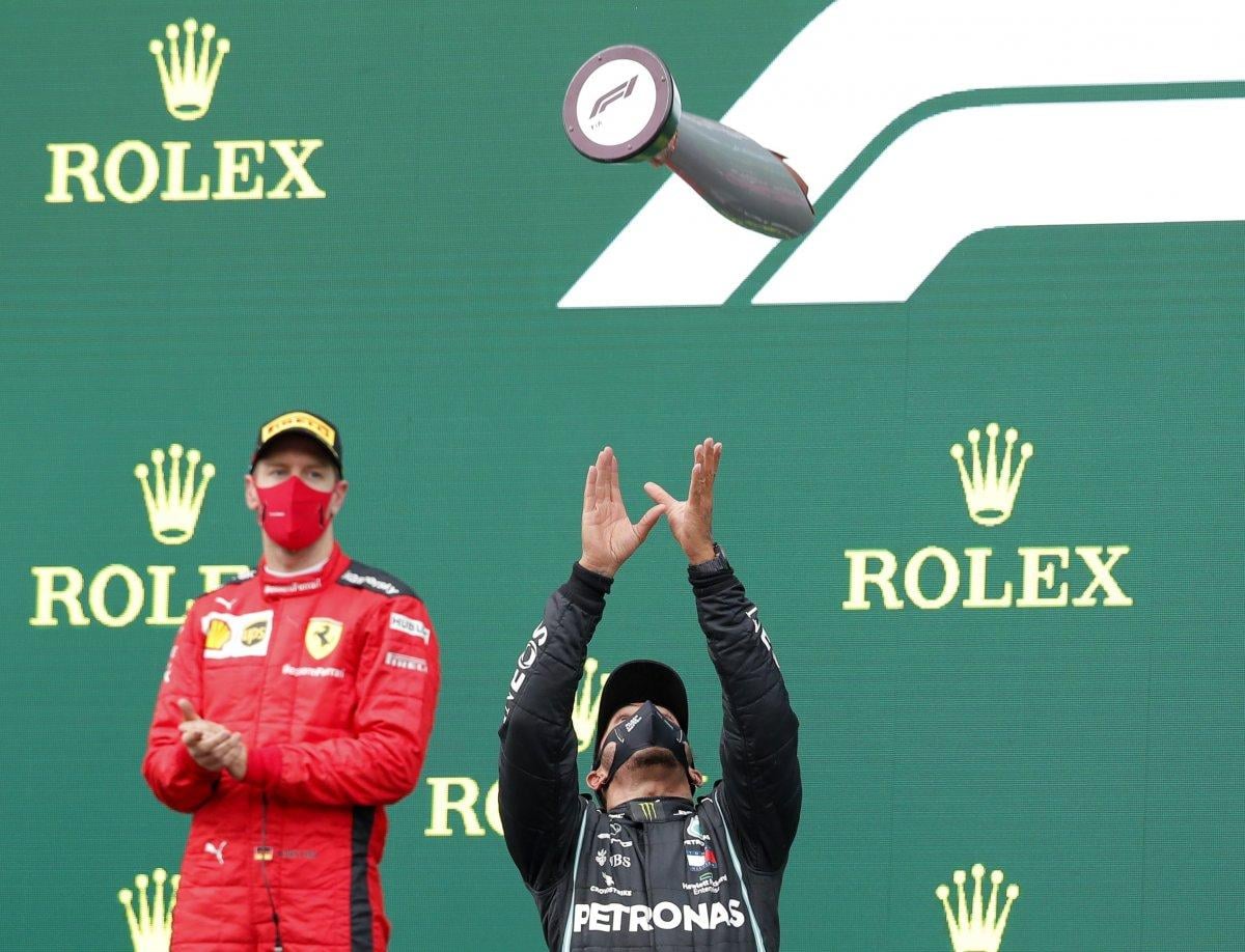 Formula 1'de şampiyon Lewis Hamilton