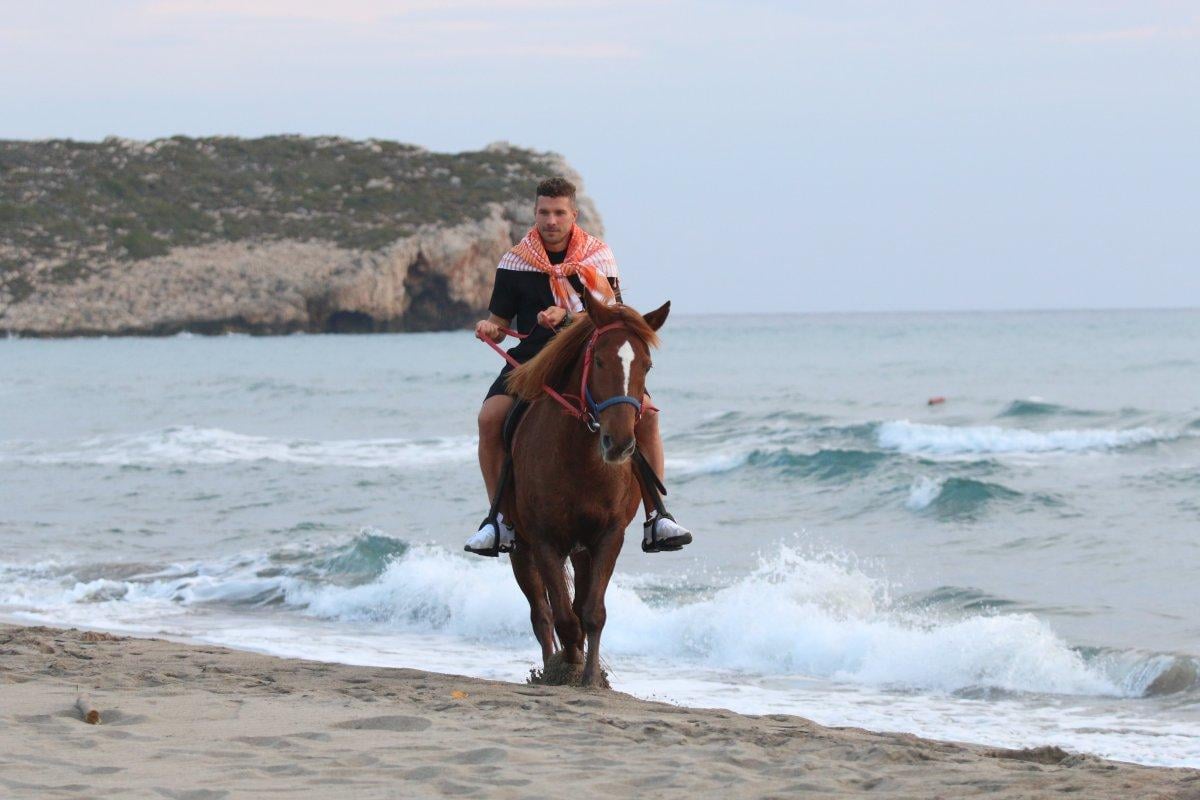 Podolski, Patara'nın tanıtımı için kamera karşısında