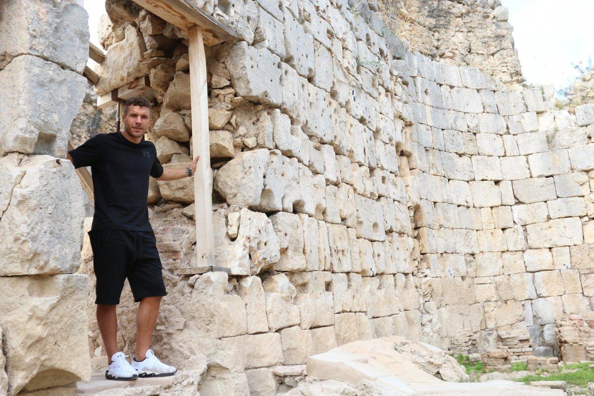 Podolski, Patara'nın tanıtımı için kamera karşısında