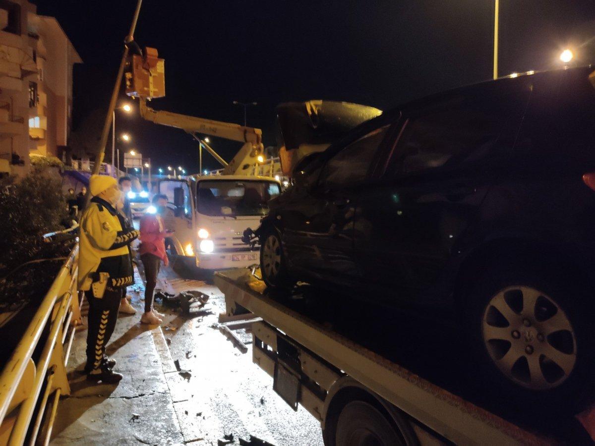Kocaeli'de meydana gelen kazada şoför yara almadan kurtuldu