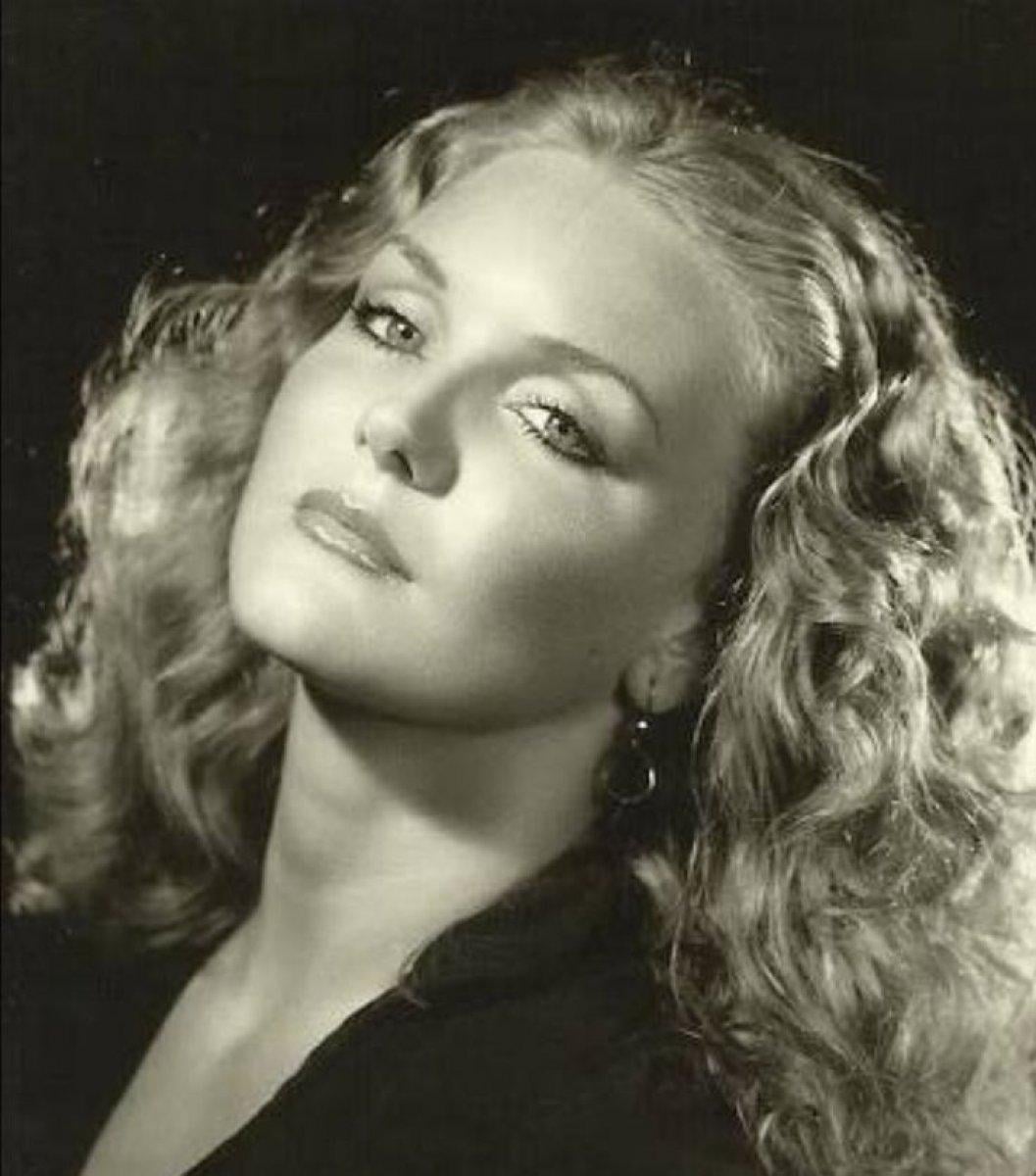 Suna Yıldızoğlu kimdir? Suna Yıldızoğlu kaç yaşında, kiminle evli? Suna Yıldızoğlu filmleri...