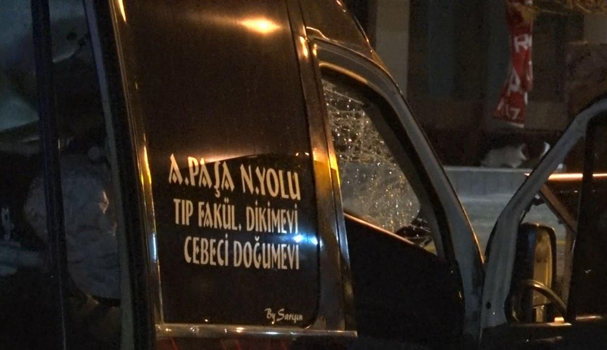 Ankara'da yolcu minibüsü yön levhası direğine çarptı: 1 ölü, 1 yaralı