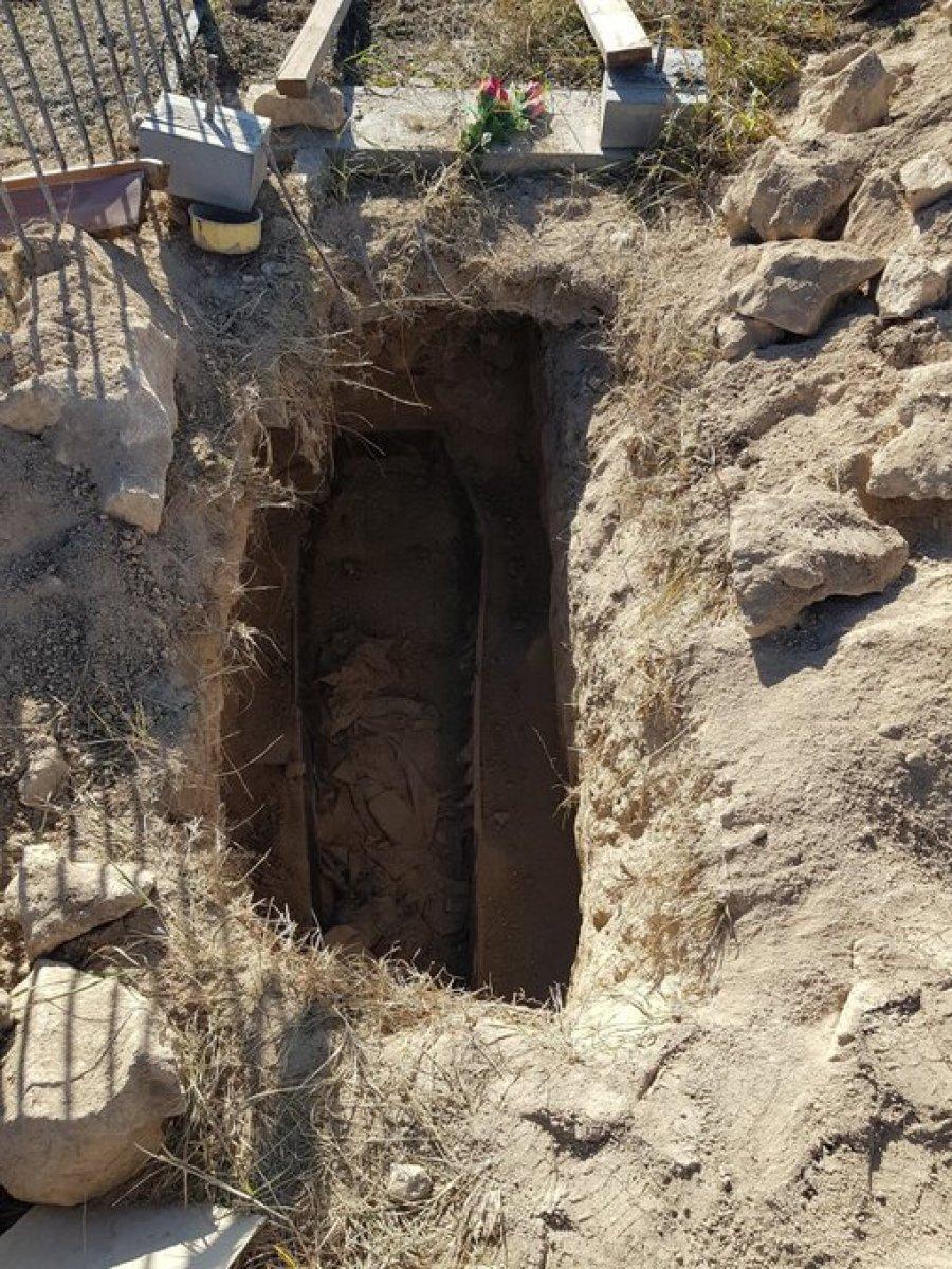 Kelbecer'i terk eden Ermeniler ölen akrabalarının cesetlerini de yanlarında götürdü