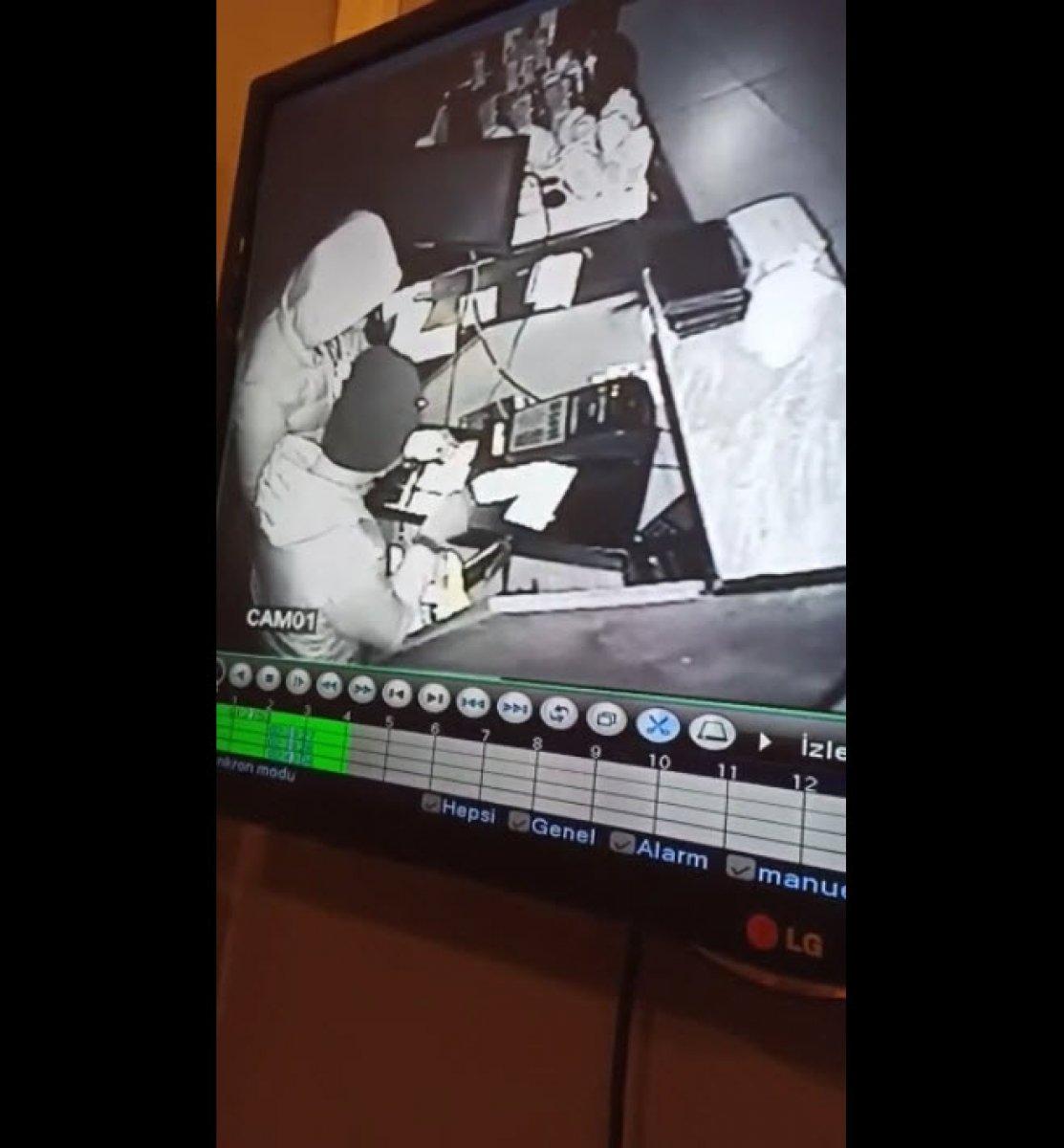 İzmir'de sabıkalı hırsızlar kamerada