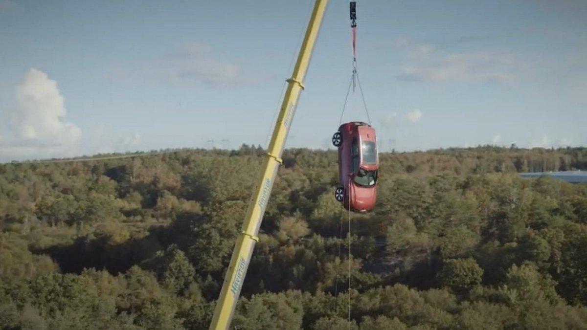 İsveçli otomobil markasından şaşırtan güvenlik testi