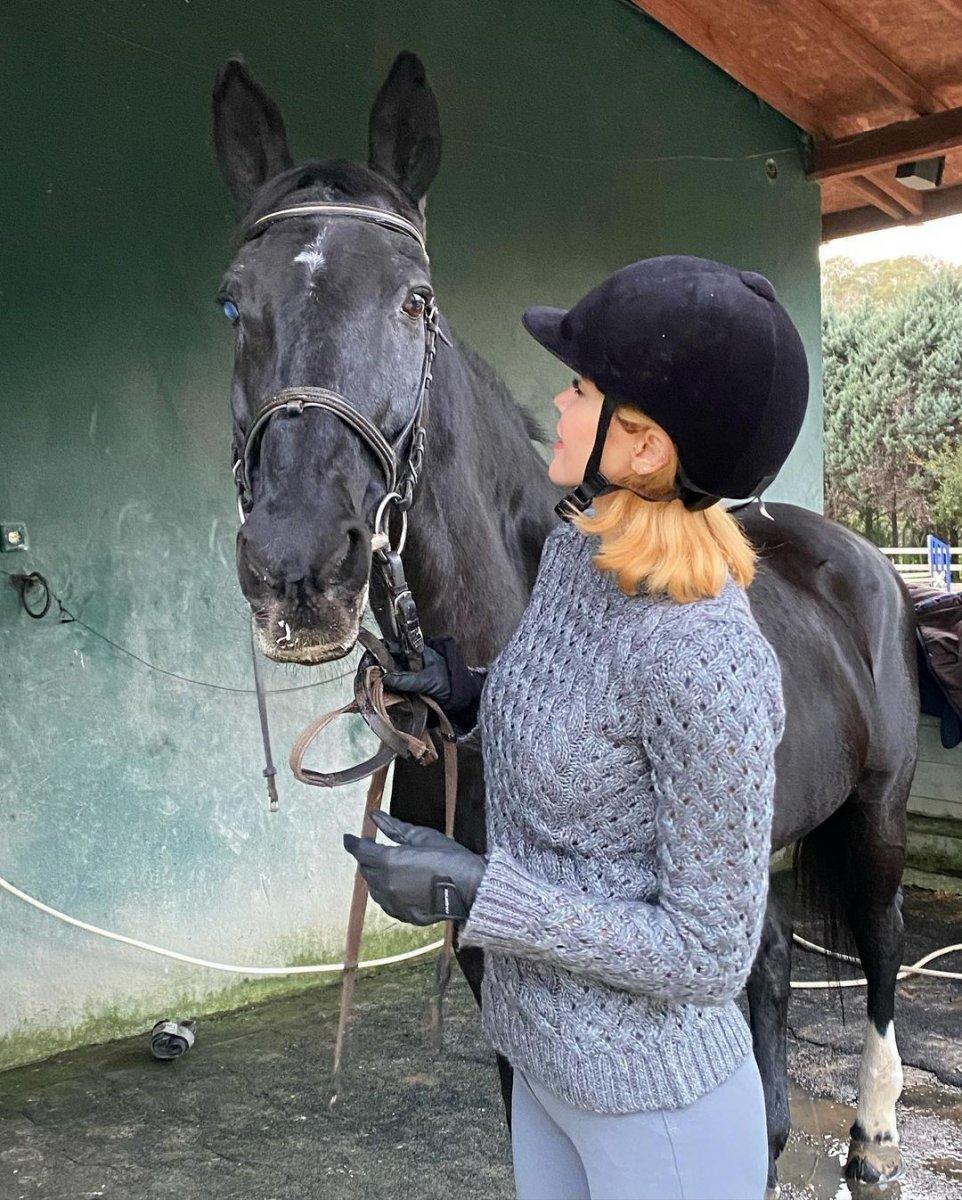 Zeynep Demirel'in at sevgisi