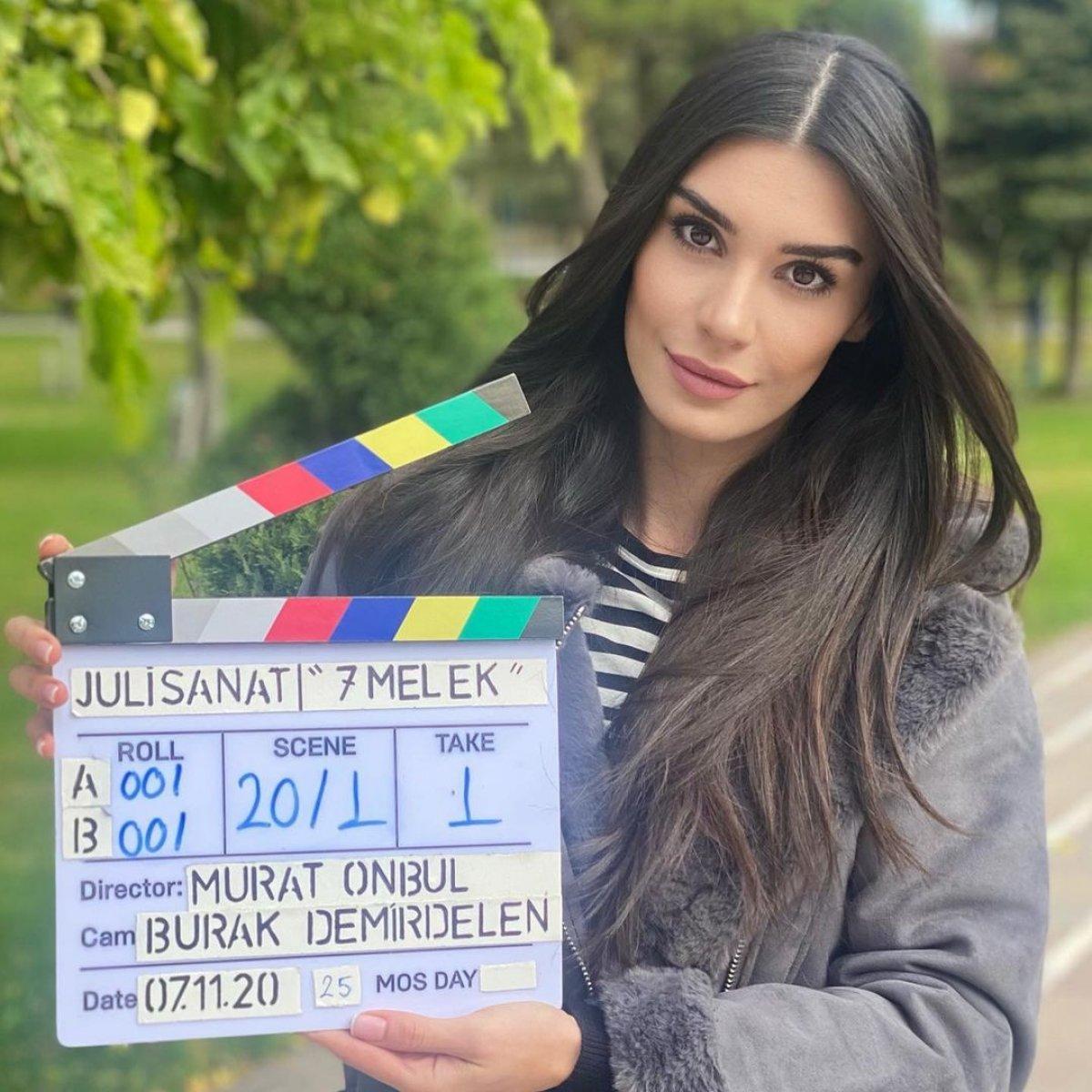 Burcu Kıratlı, köylü kızı imajıyla beğeni topladı