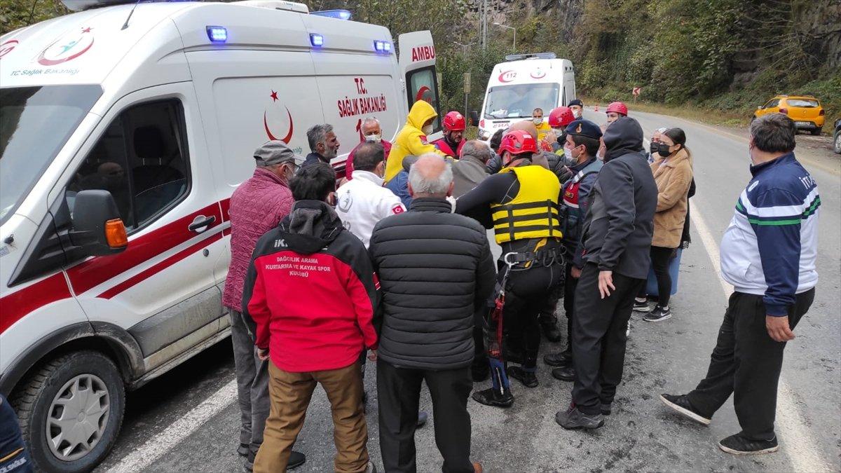 Rize'de otomobil dereye düştü: 23 yaşındaki genç öldü