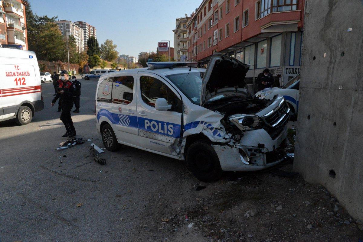 Ankara'da ekip aracı ile otomobil çarpıştı: 3 polis yaralı