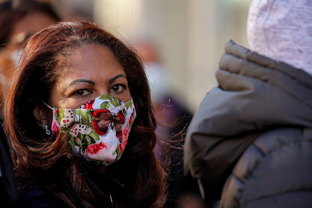 İşsiz New Yorklular hindi için kuyrukta