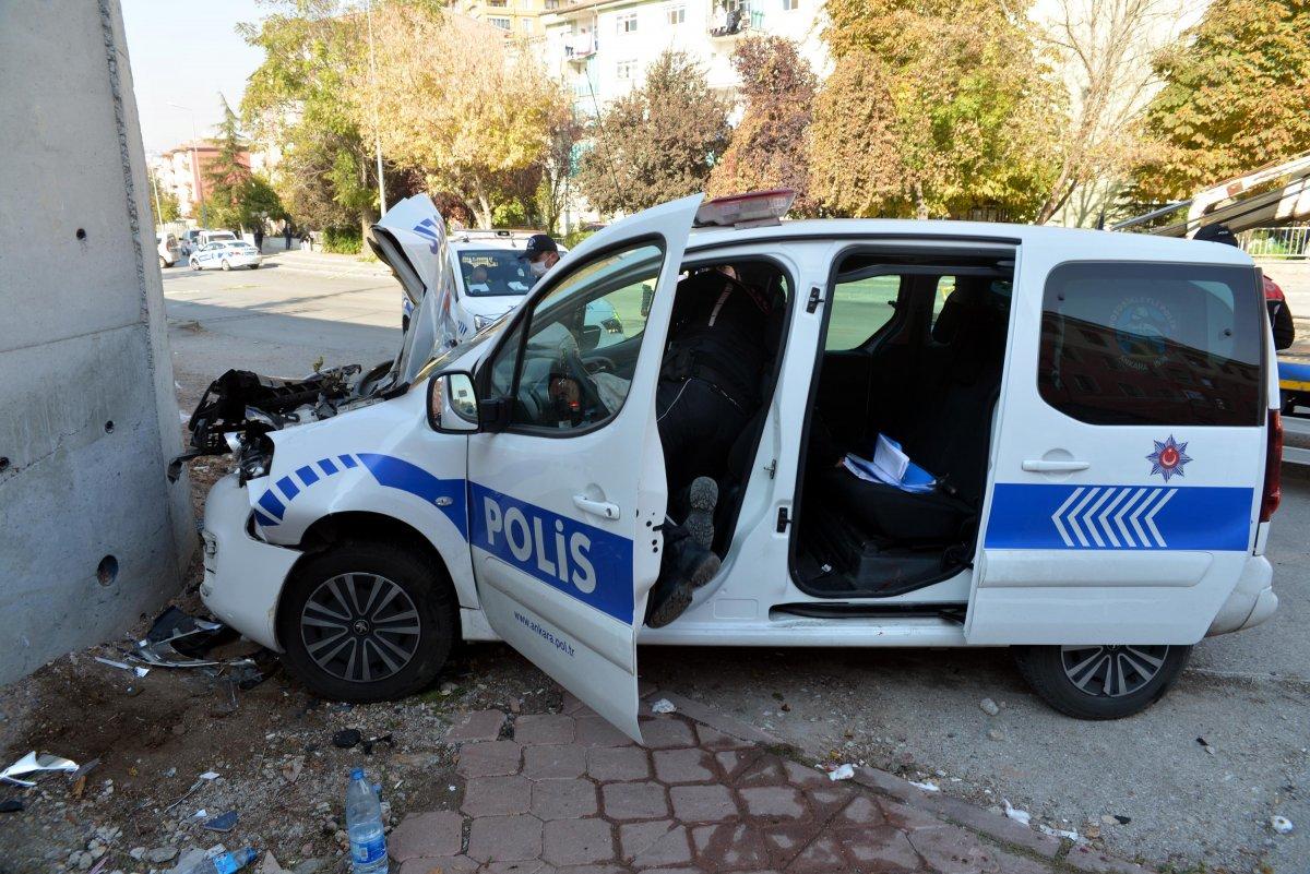 Ankara'da ekip aracı ile otomobil çarpıştı: 3 polis yaralı