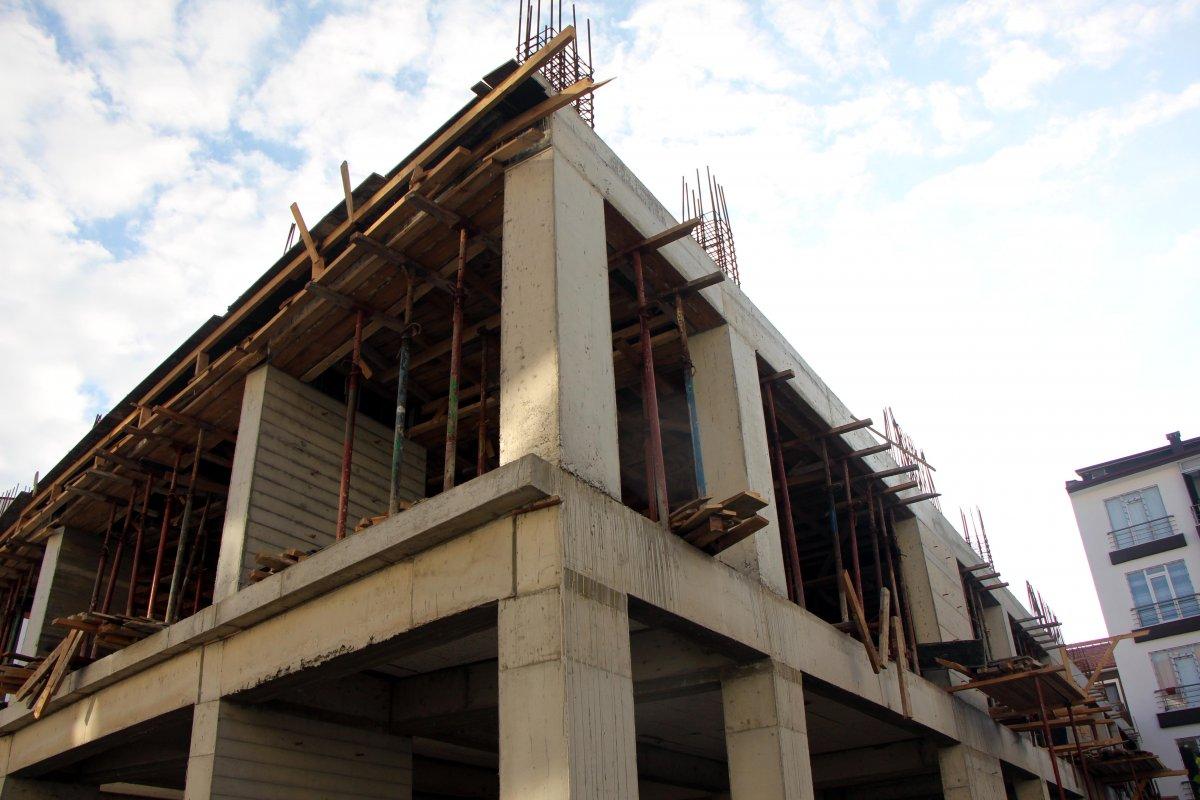 Bolu'da müteahhit, fotoğrafını çektiği hırsızı polise teslim etti