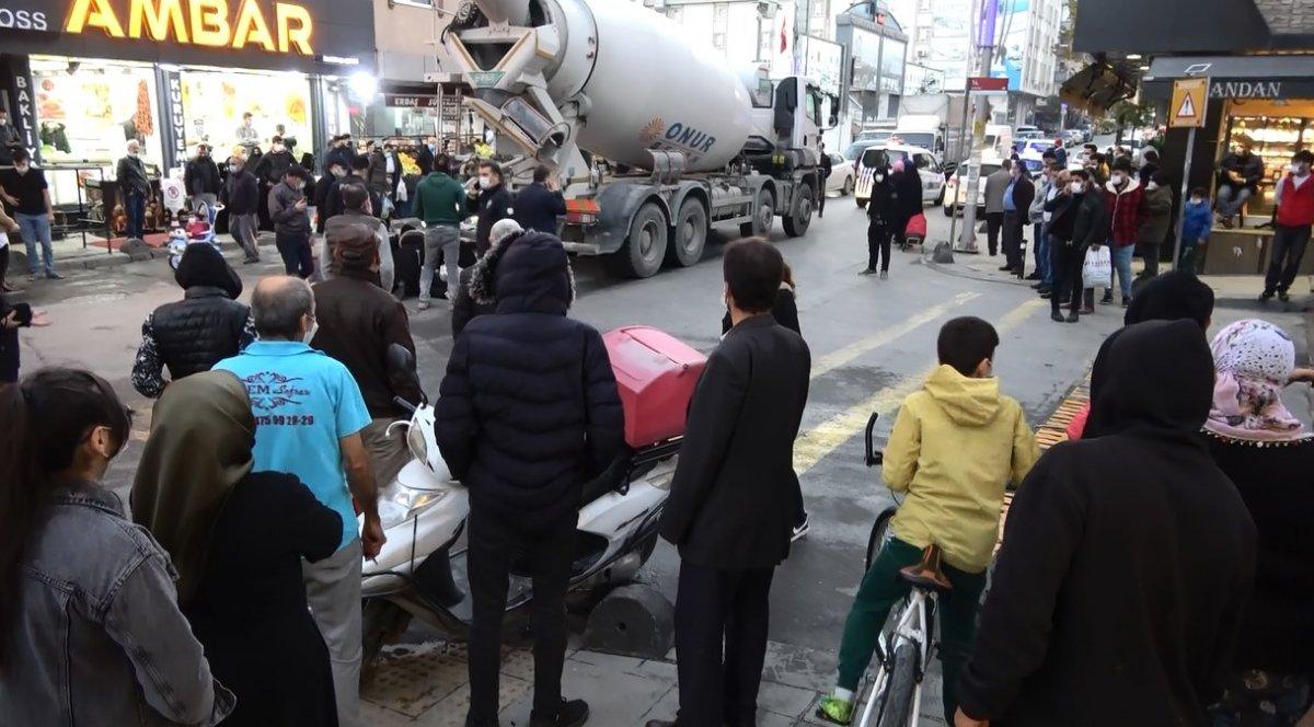 Sultangazi'de beton mikserinin altında kalan engelli genç öldü