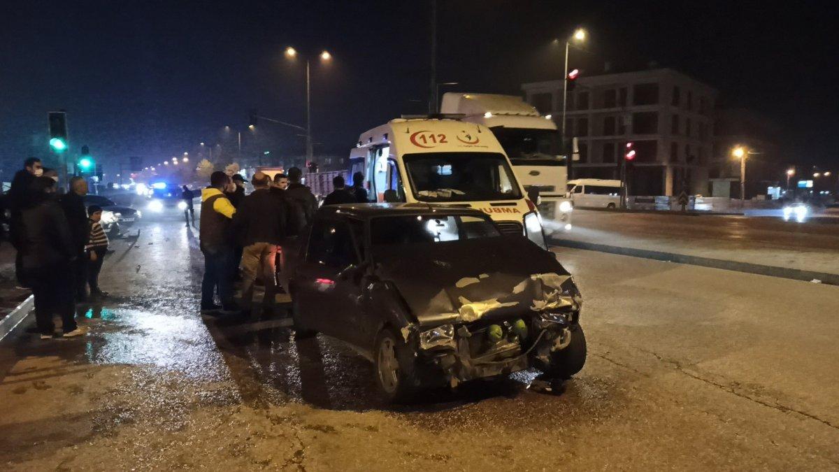 Düzce'de kaza yapan sürücü ambulansa binmek istemedi