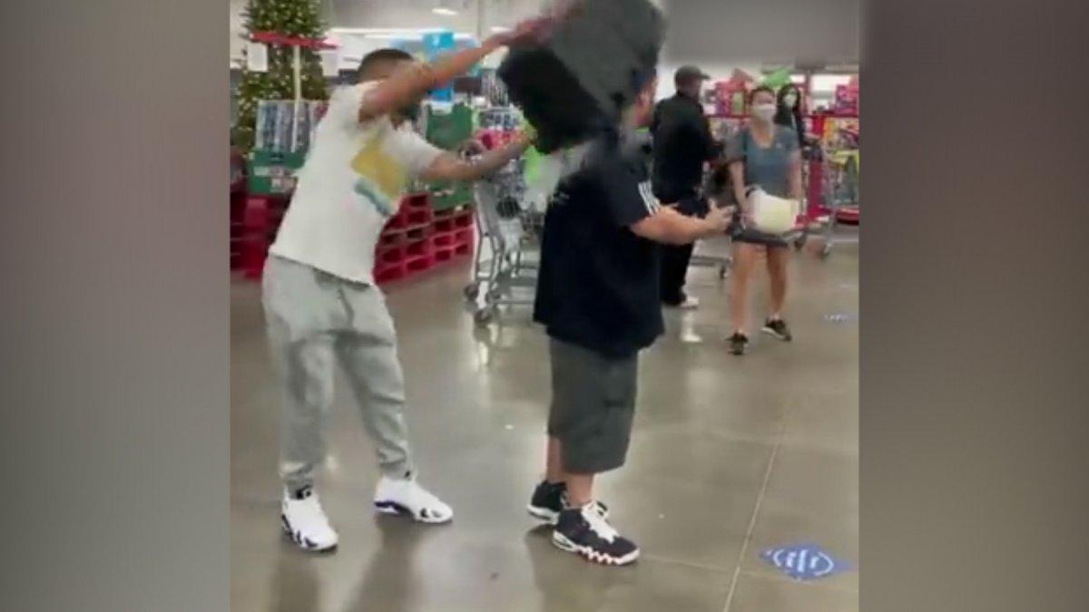 ABD'de maske takmayan adamın kafasına su döktüler