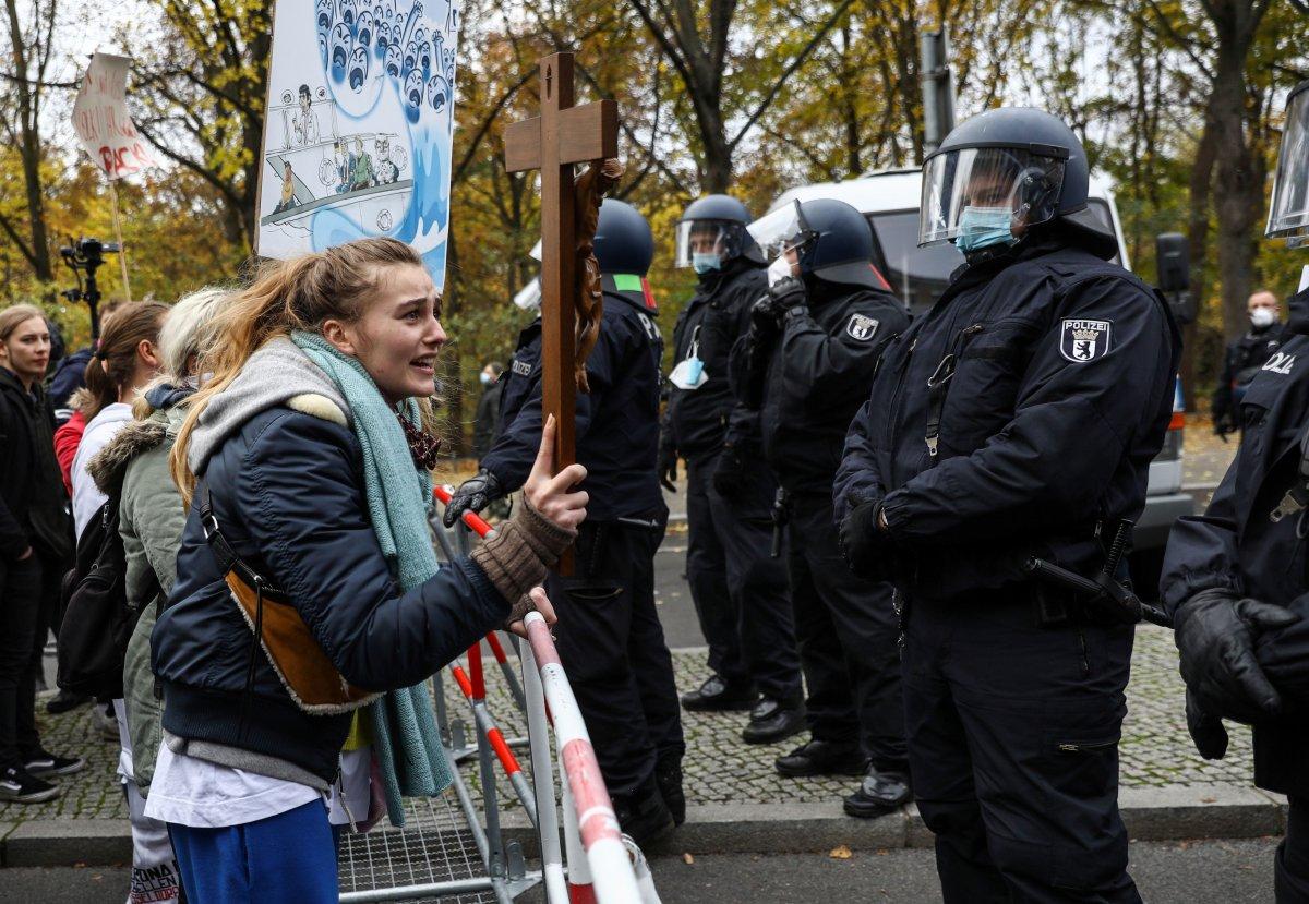 Almanya'da koronavirüs eylemi
