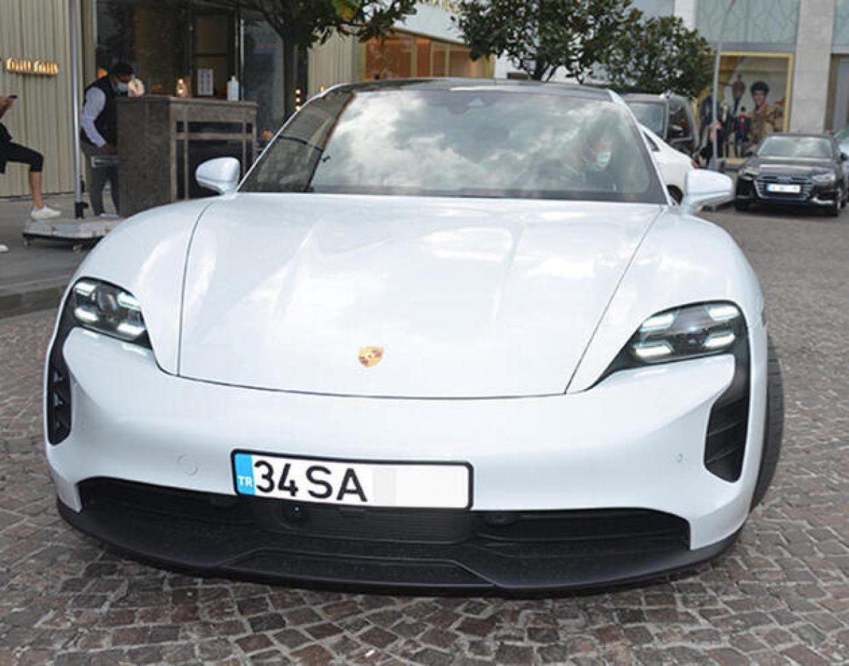 Serdar Aziz, yeni arabasını göstermedi