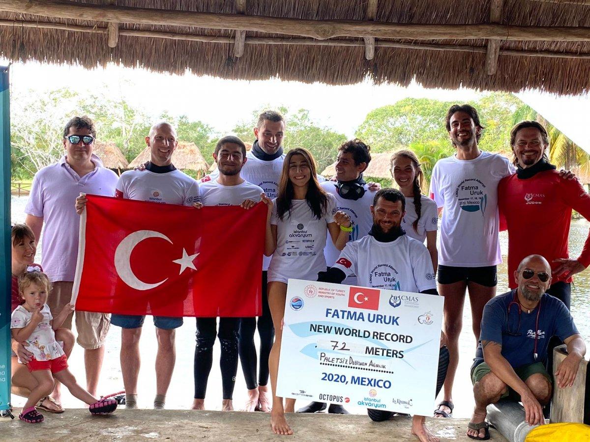 Fatma Uruk, serbest dalışta Meksika'da dünya rekoru kırdı