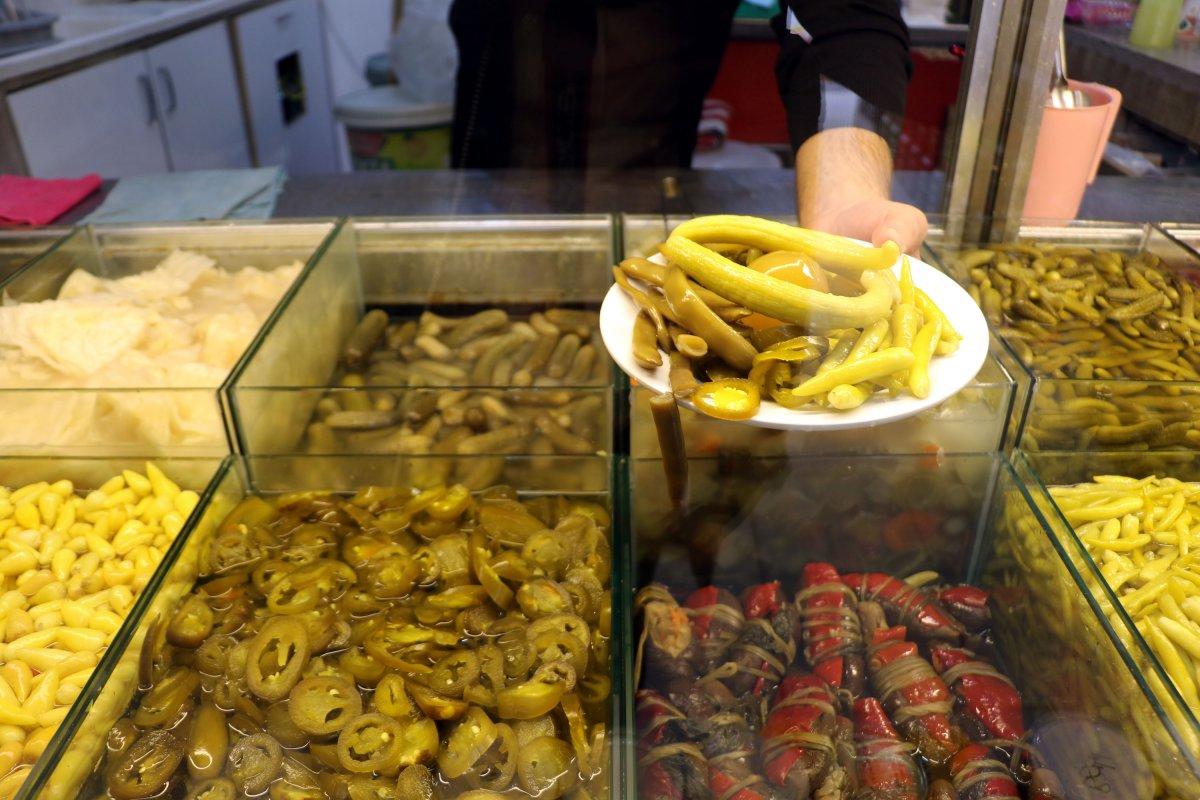 Fındık dahil 110 çeşit turşu yapıyor