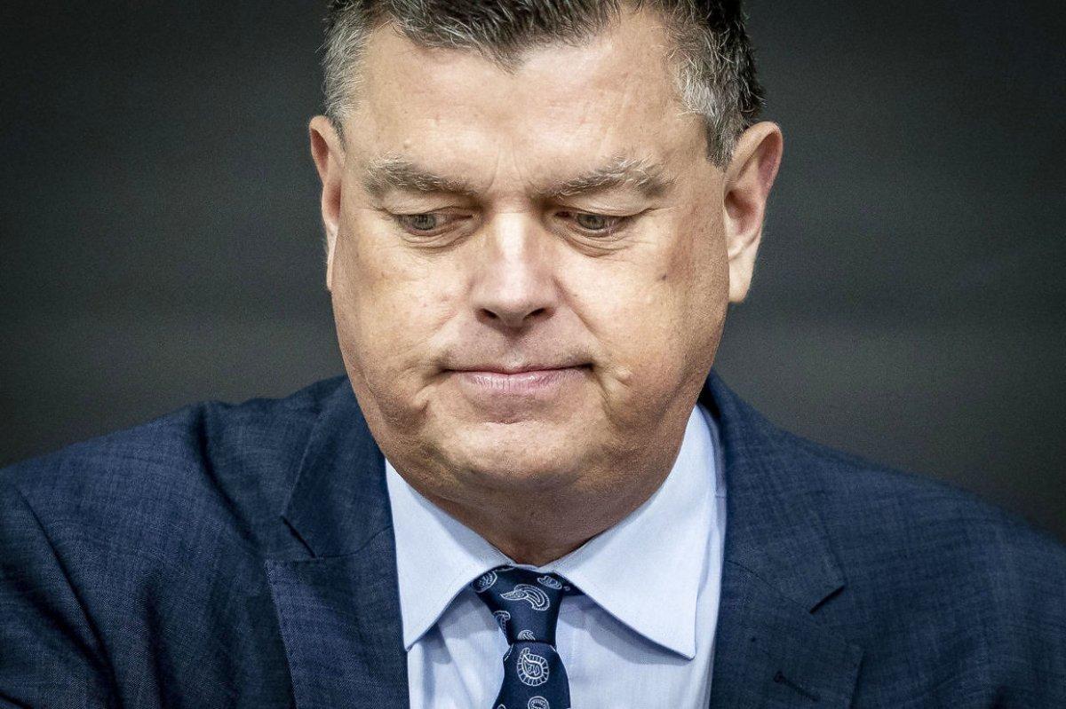 Danimarka'da vizon itlafı, tarım bakanının istifasını getirdi