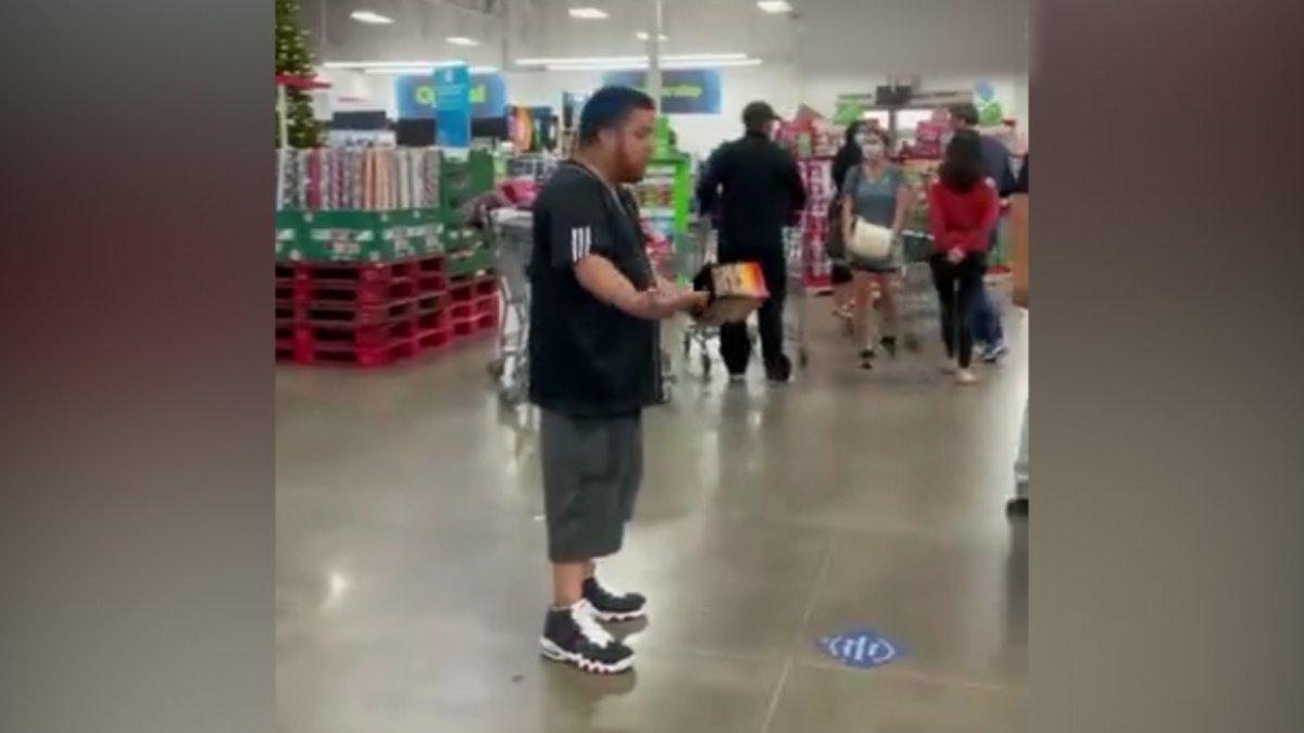 ABD'de maske takmayan adamın kafasına su döktüler