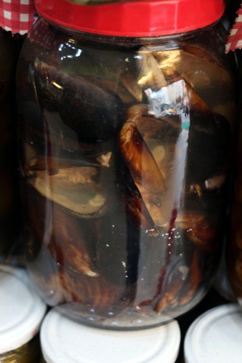 Fındık dahil 110 çeşit turşu yapıyor