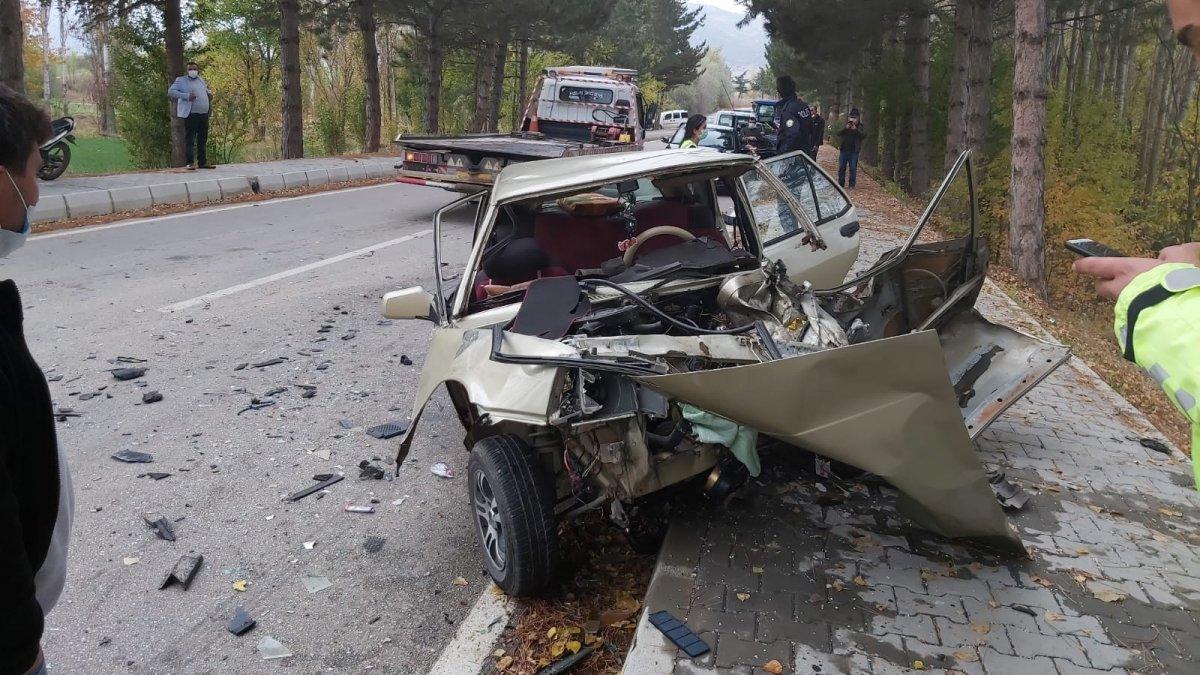 Afyonkarahisar'da otomobil kazası: 3 yaralı