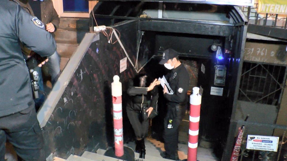 Ataşehir'de cezadan kaçan 2 kişi merdivenden düştü