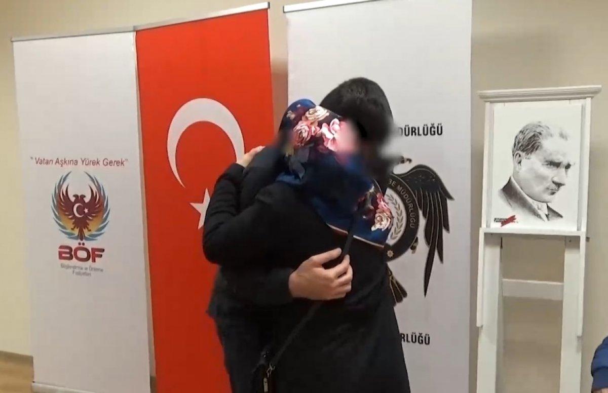 Muş'ta, ikna çalışmalarıyla teslim olan terörist ailesiyle buluştu