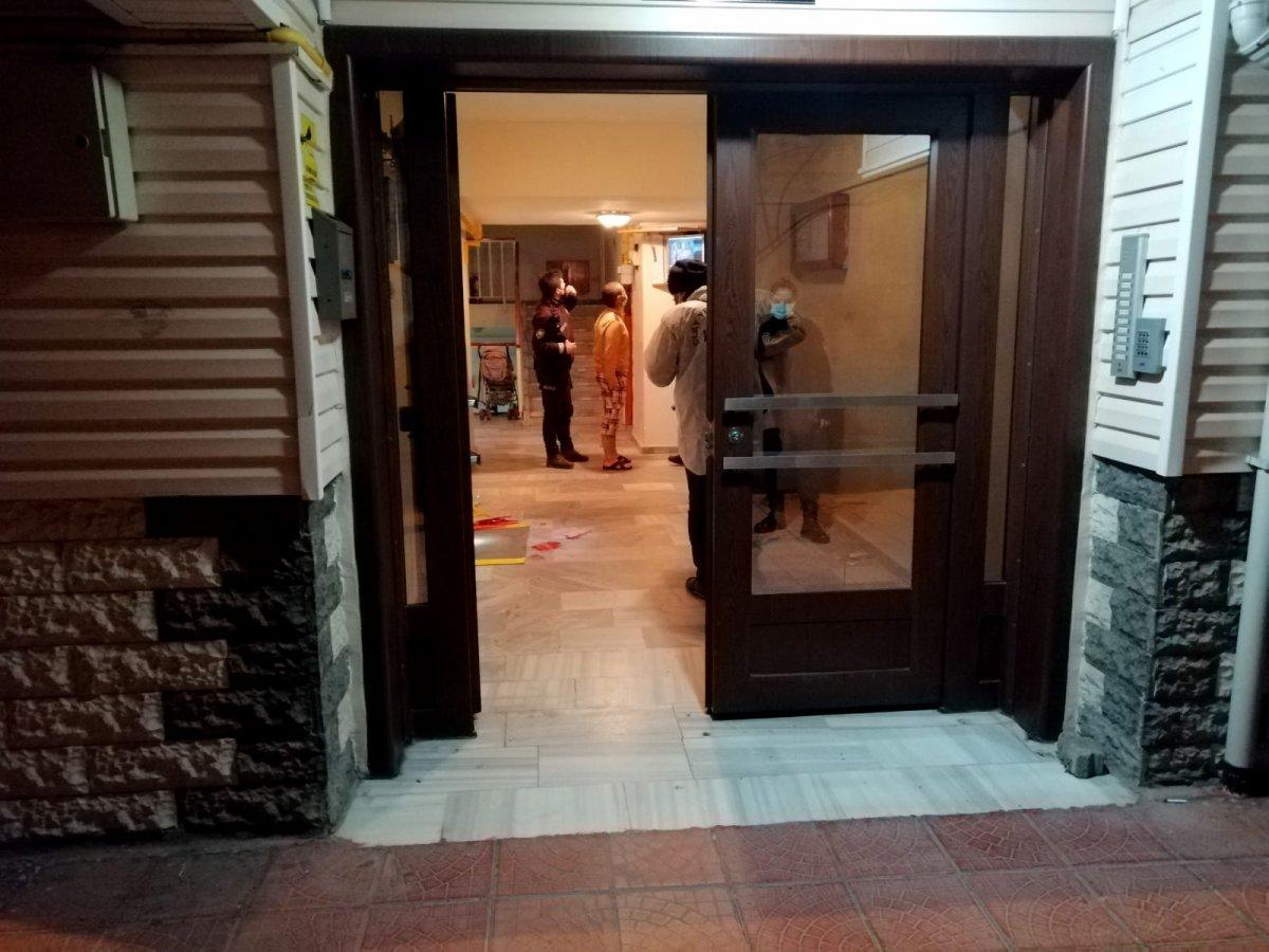 Karabük’te tartıştığı eşini sırtından bıçakladı