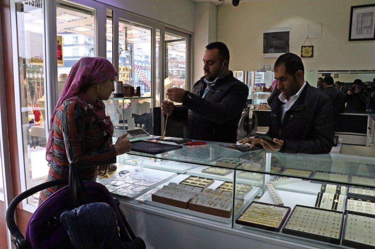 Antalya'da bir yıl içinde iki kez soyulan kuyumcu: Üçüncüsü olursa kafayı yiyeceğim