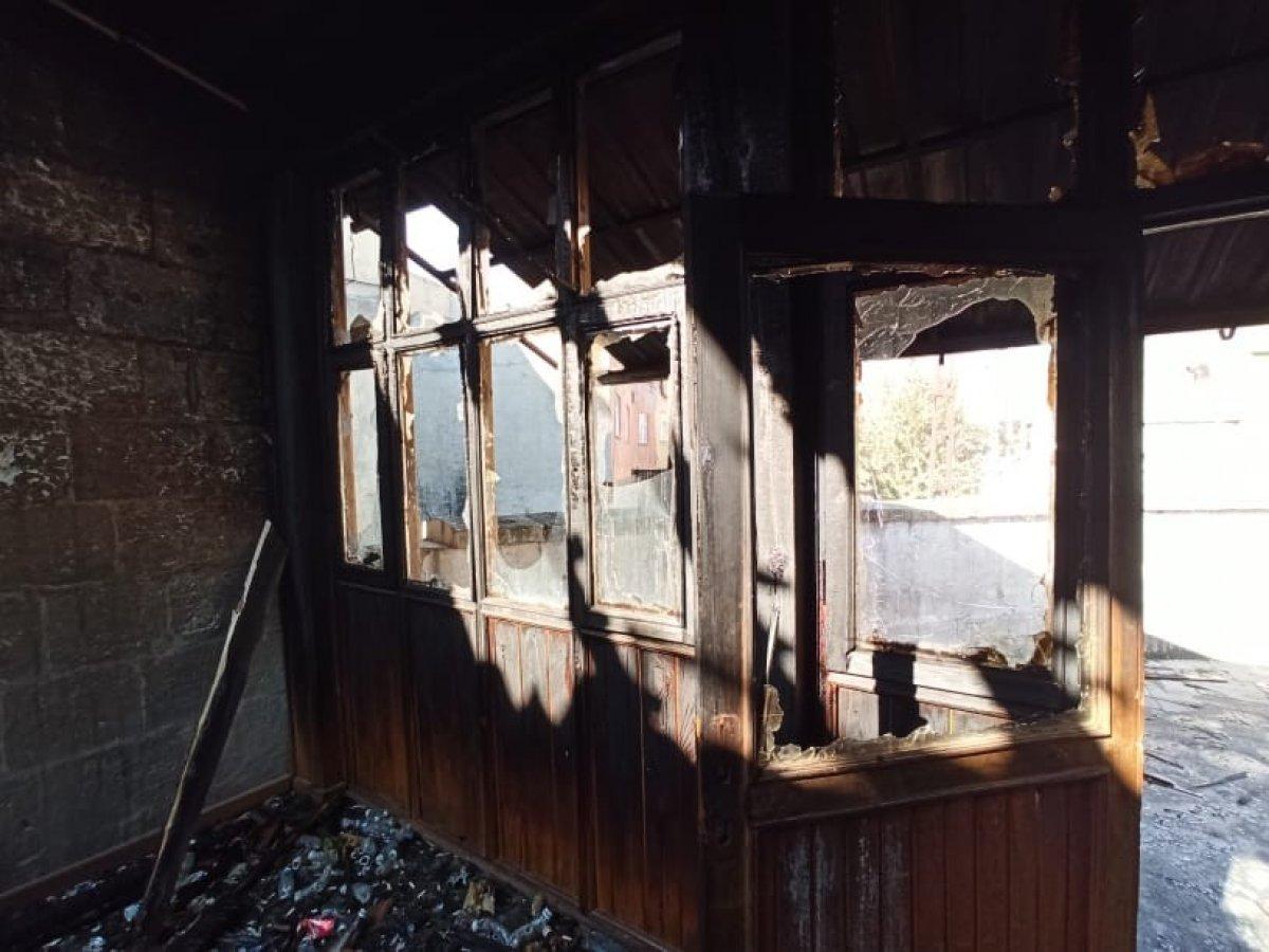 Siirt'te 130 senelik camiyi yaktılar