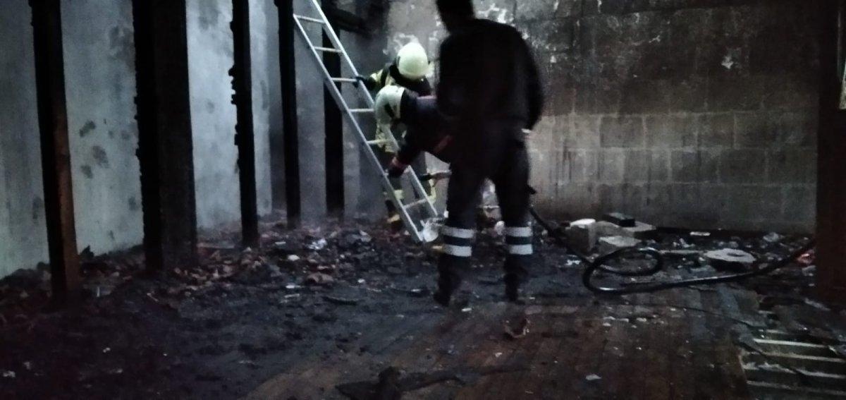 Siirt'te 130 senelik camiyi yaktılar