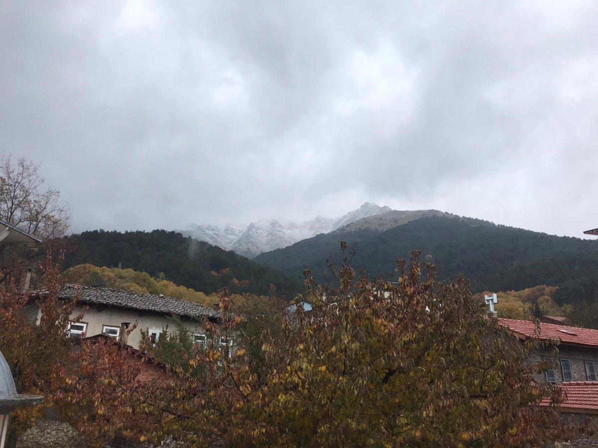 İzmir’e kar yağdı