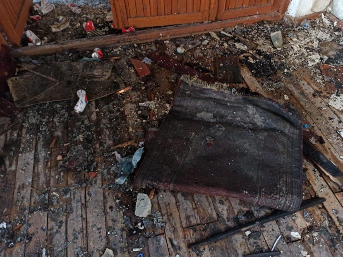 Siirt'te 130 senelik camiyi yaktılar