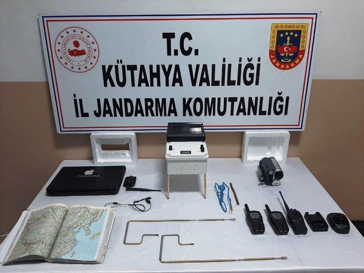 Kütahya'da aralarında öğretim görevlisinin de olduğu 10 defineci suçüstü yakalandı