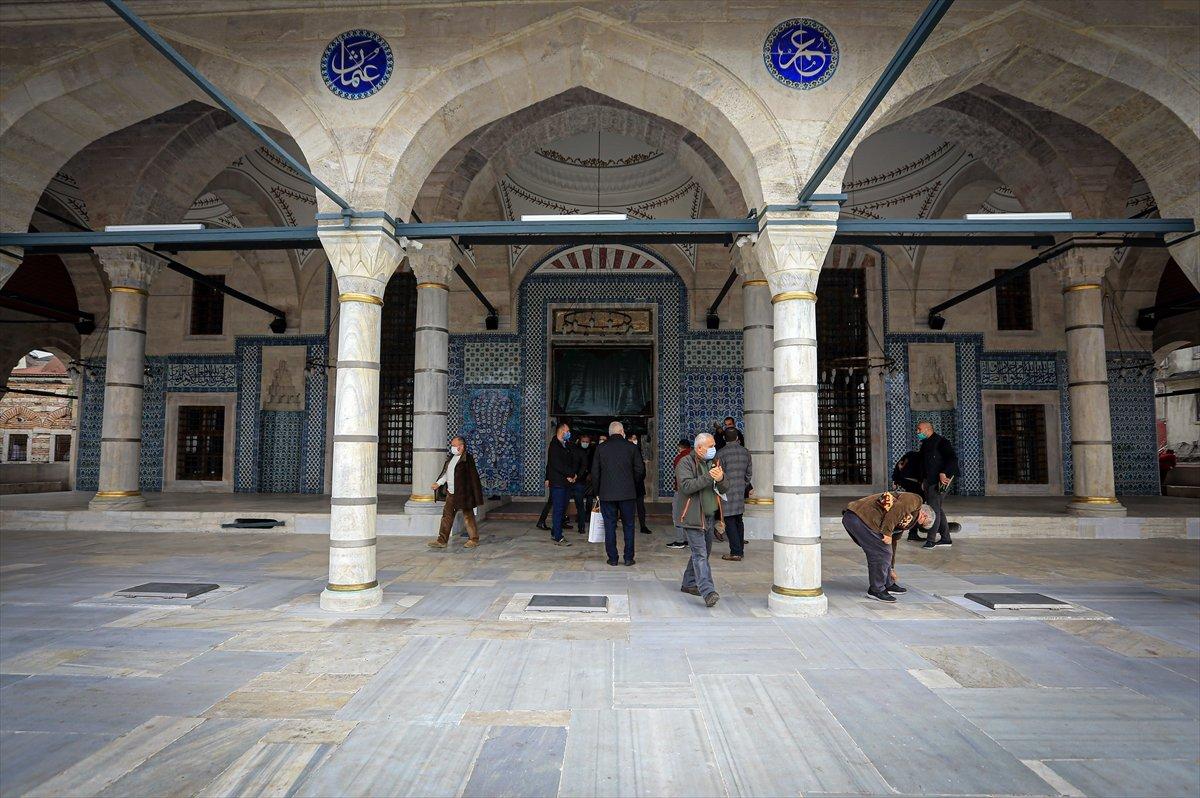 Restorasyonu tamamlanan Rüstem Paşa Camisi, ibadete açıldı