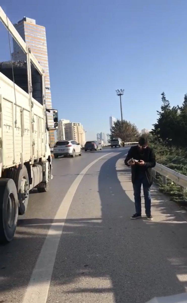 Ataşehir'de yerde yatan yaralı güvercini böyle kurtardı