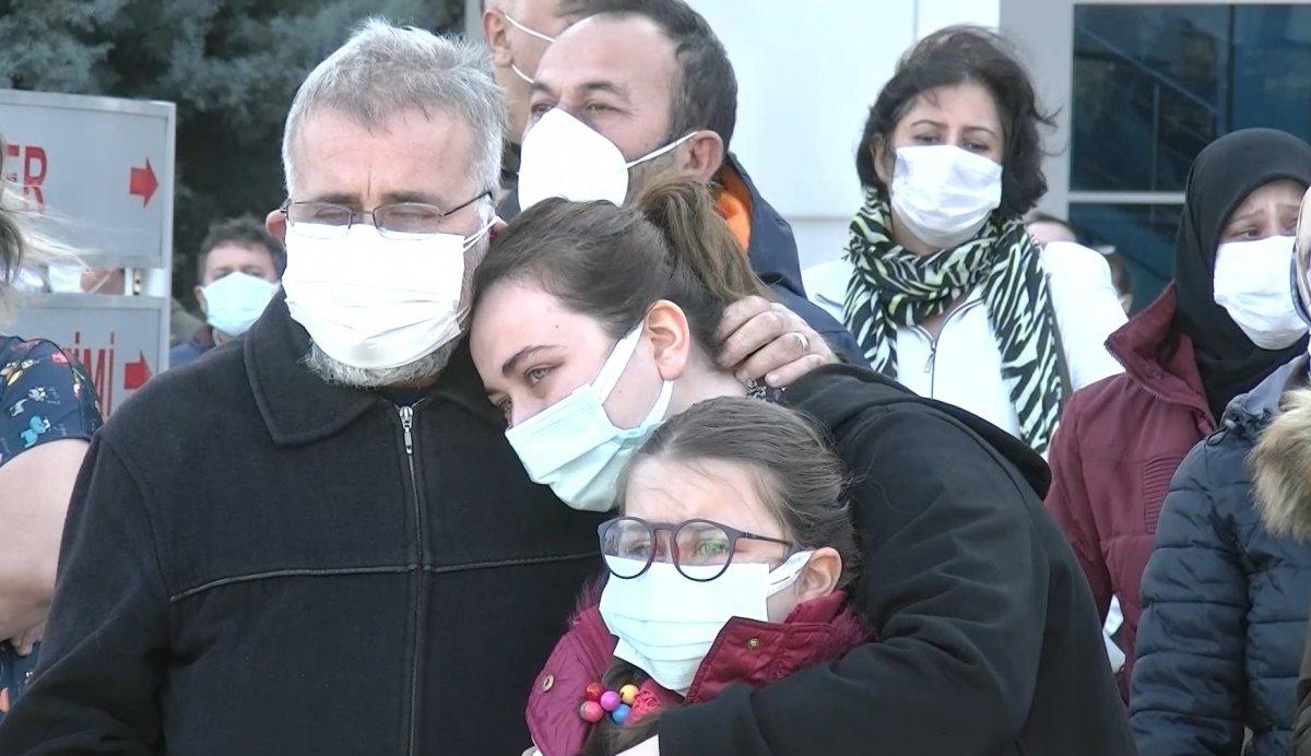 Bursa'da koronavirüse yenik düşen Emine hemşire, son yolculuğuna uğurlandı