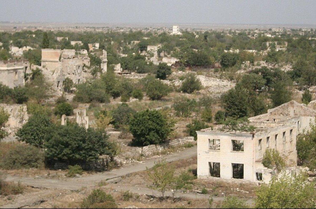 Azerbaycan ordusu 27 yıldır işgal altında bulunan Ağdam'a girdi