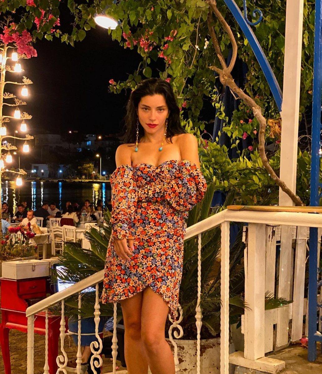 2 kere ceza yiyen Merve Boluğur, yine maskesiz görüldü